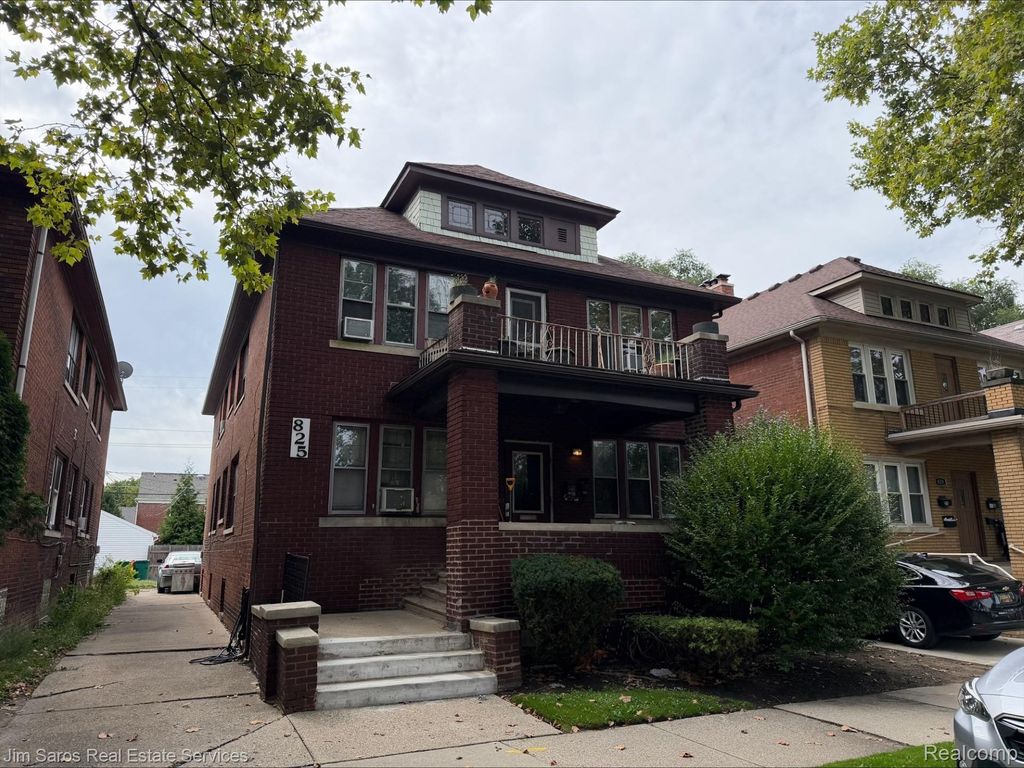 825 Beaconsfield 1n Avenue, Grosse Pointe Park
