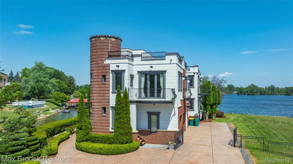 42183 Kouza Court, Van Buren Twp