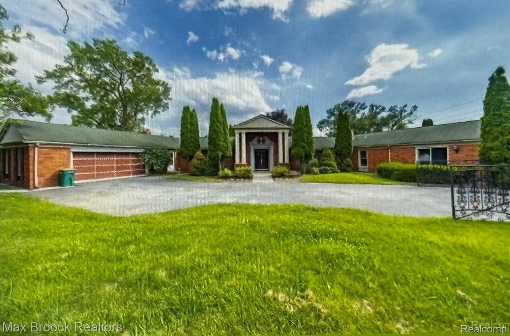 42195 Kouza Court, Van Buren Twp