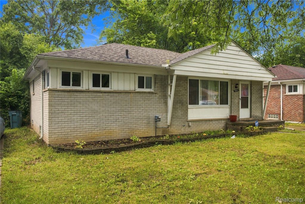 21721 Sussex Street, Oak Park