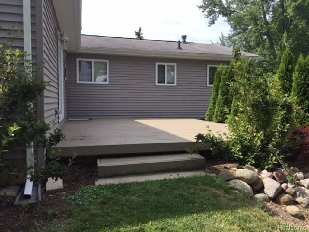 465 Trombley Drive, Troy