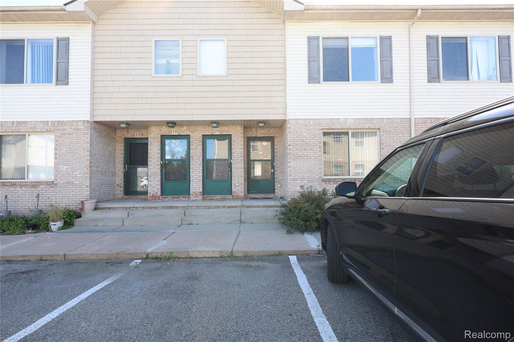 20 Eden Park Drive, Dearborn Heights