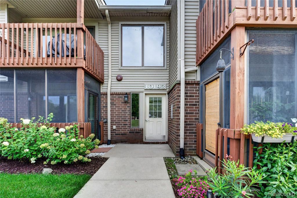 10193 Nancys Boulevard 74, Grosse Ile