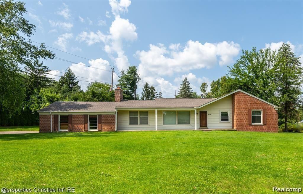 4912 S Clunbury Road, West Bloomfield