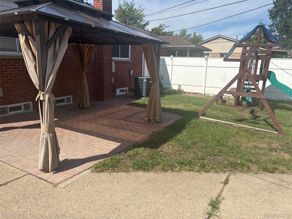 6004 Fenton Street, Dearborn Heights