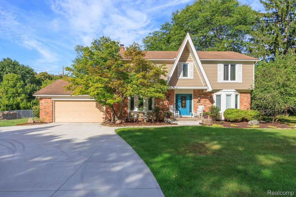 5476 Van Ness Drive, Bloomfield charter township