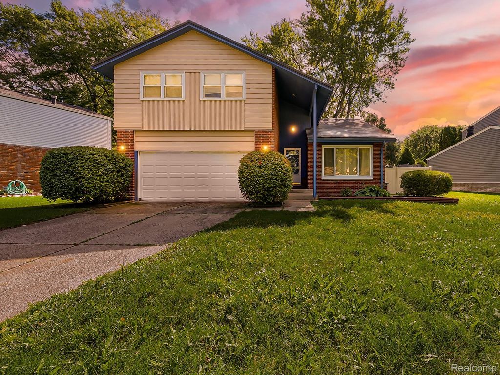 42195 Park Ridge Road, Novi