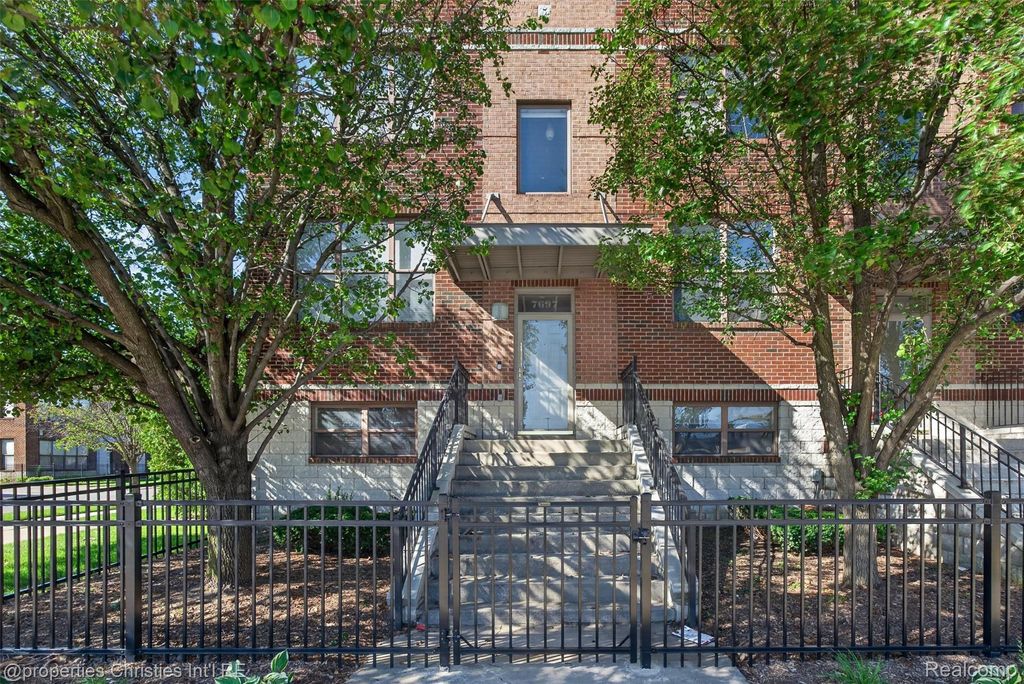 7697 Woodward Avenue 69, Detroit
