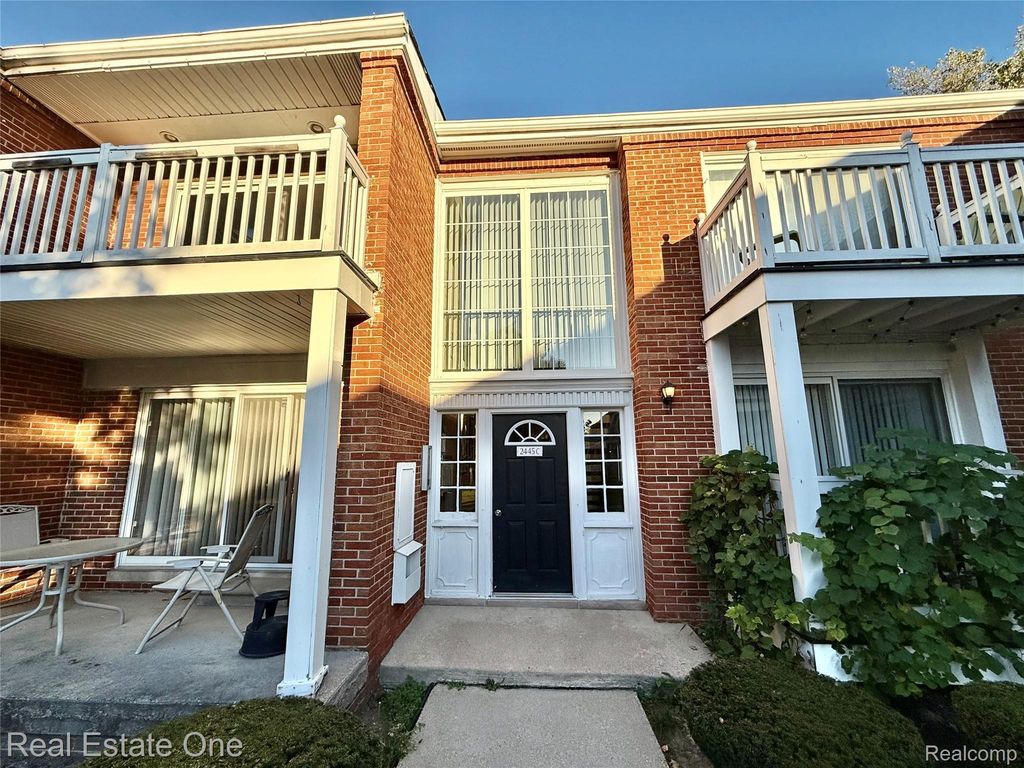 2445 Torquay Avenue 209, Royal Oak
