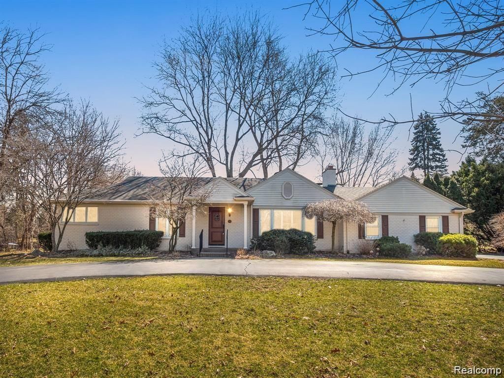3879 Carriage Road, Bloomfield charter township
