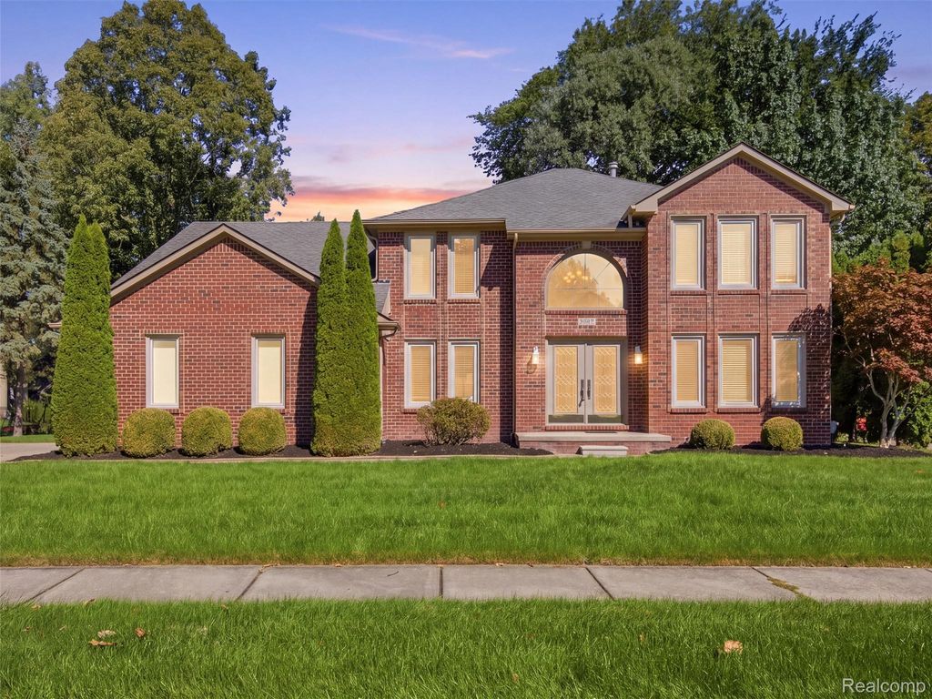 8967 Orchard Drive, Shelby Twp