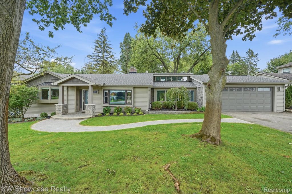 2152 Shankin Drive, Wolverine Lake