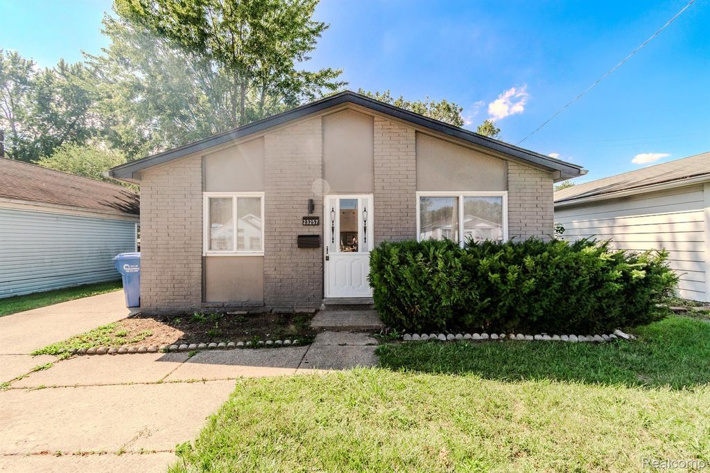 23257 Stewart Avenue, Warren