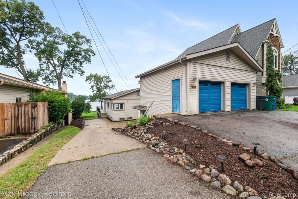 4151 Bluebird Drive, Commerce Twp