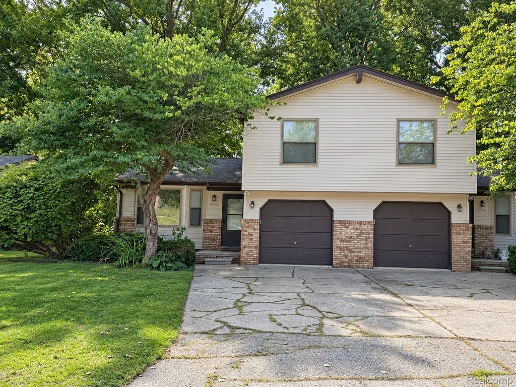 26926 Campau Lane, Harrison Township
