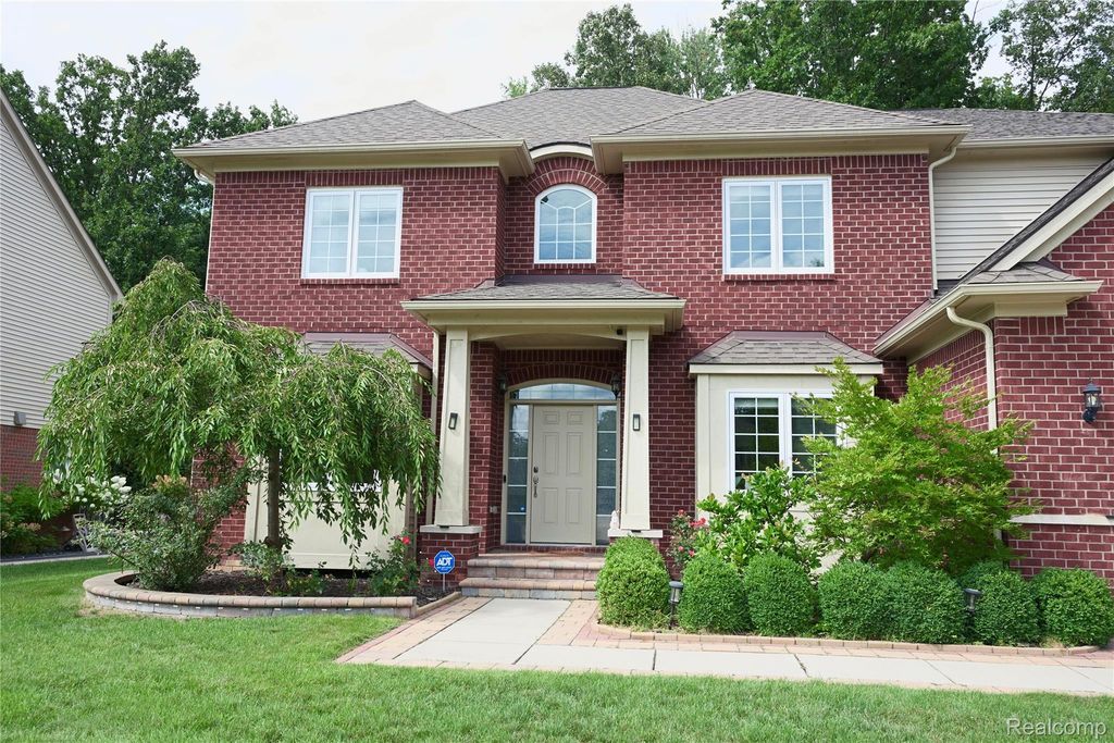 1713 Maplewood Court, Troy