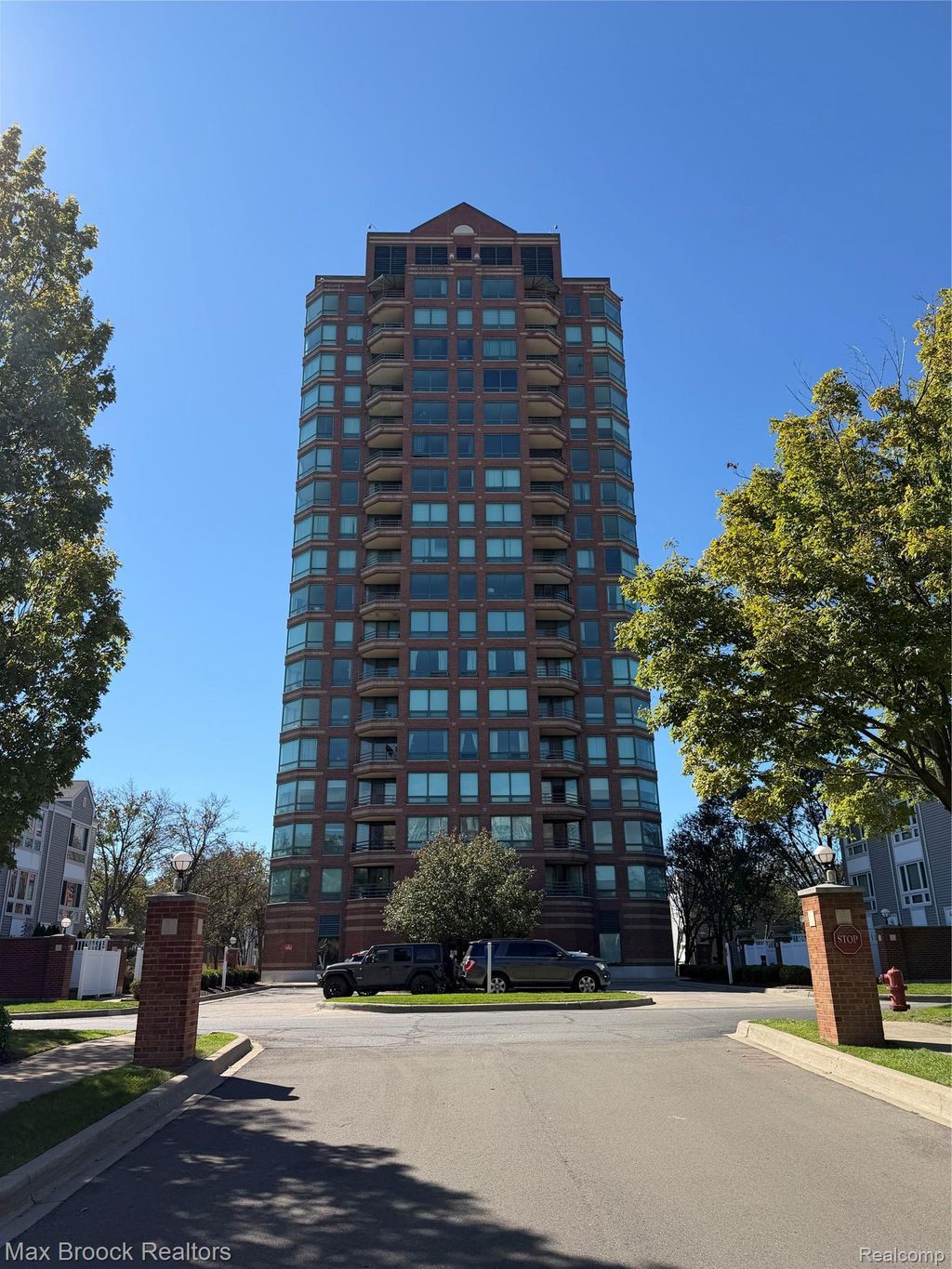 3320 Spinnaker Lane 4c, Detroit