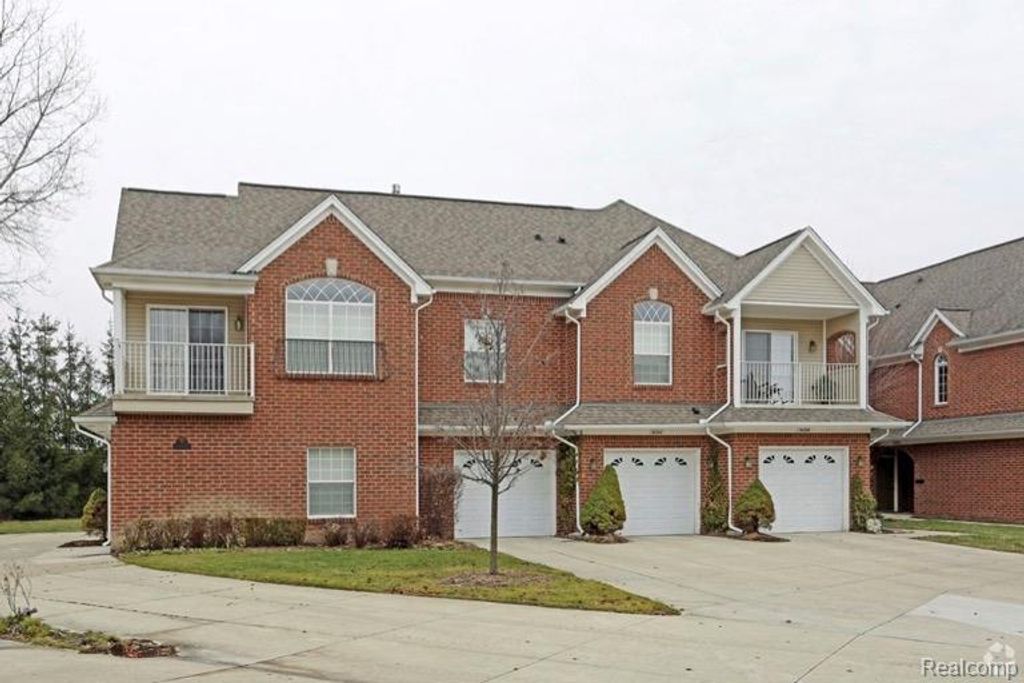 8210 W Annsbury Circle, Shelby Twp