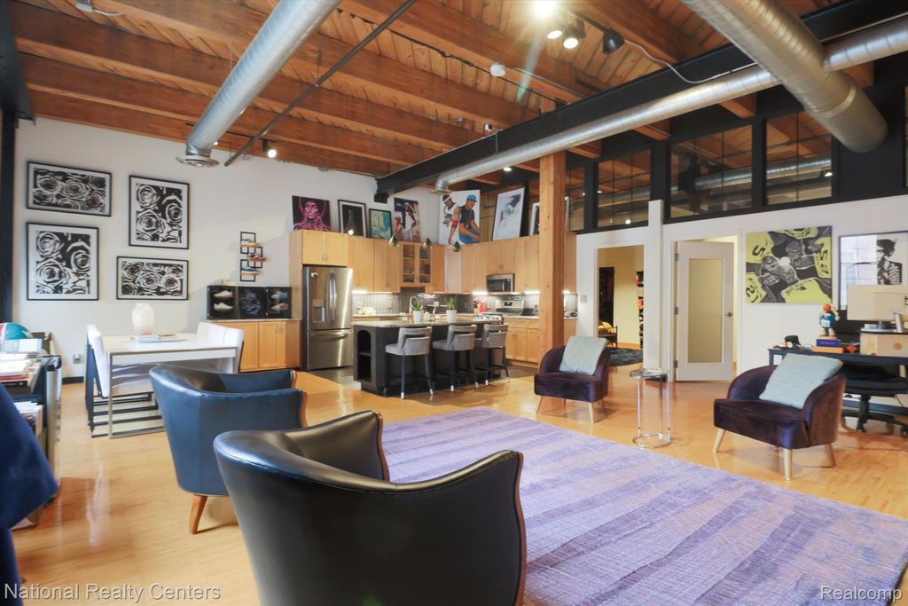 200 S River Place Drive 29, Detroit