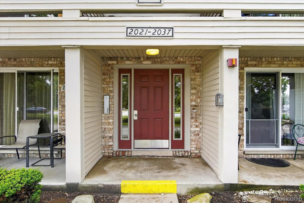 2037 E Franklin Drive, Canton