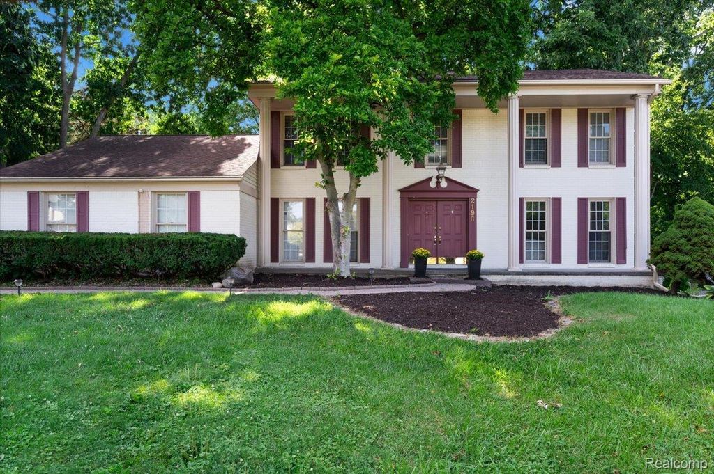 2196 Willow Leaf Drive, Rochester Hills