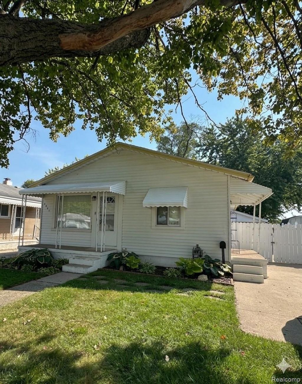 6841 Syracuse Street, Taylor city