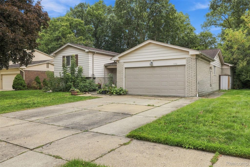 1192 Nicklaus Drive, Troy