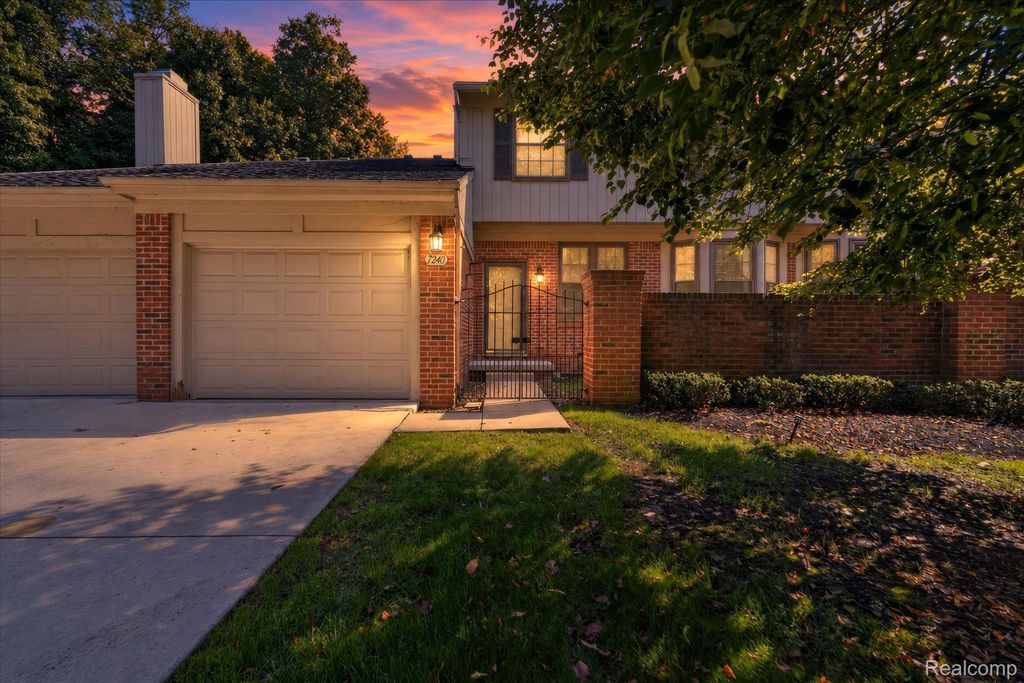 7240 Nottingham Court, West Bloomfield