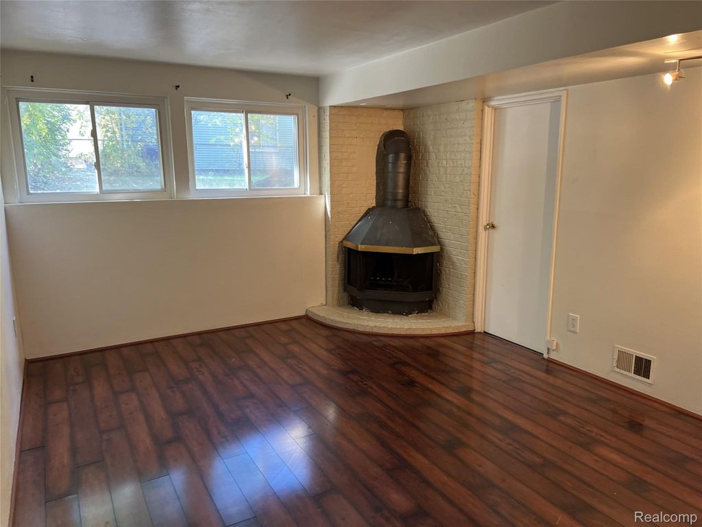 6717 Foxthorn Road, Canton