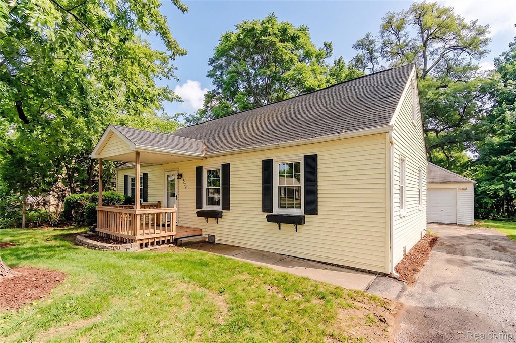 4644 Rochester Road, Royal Oak