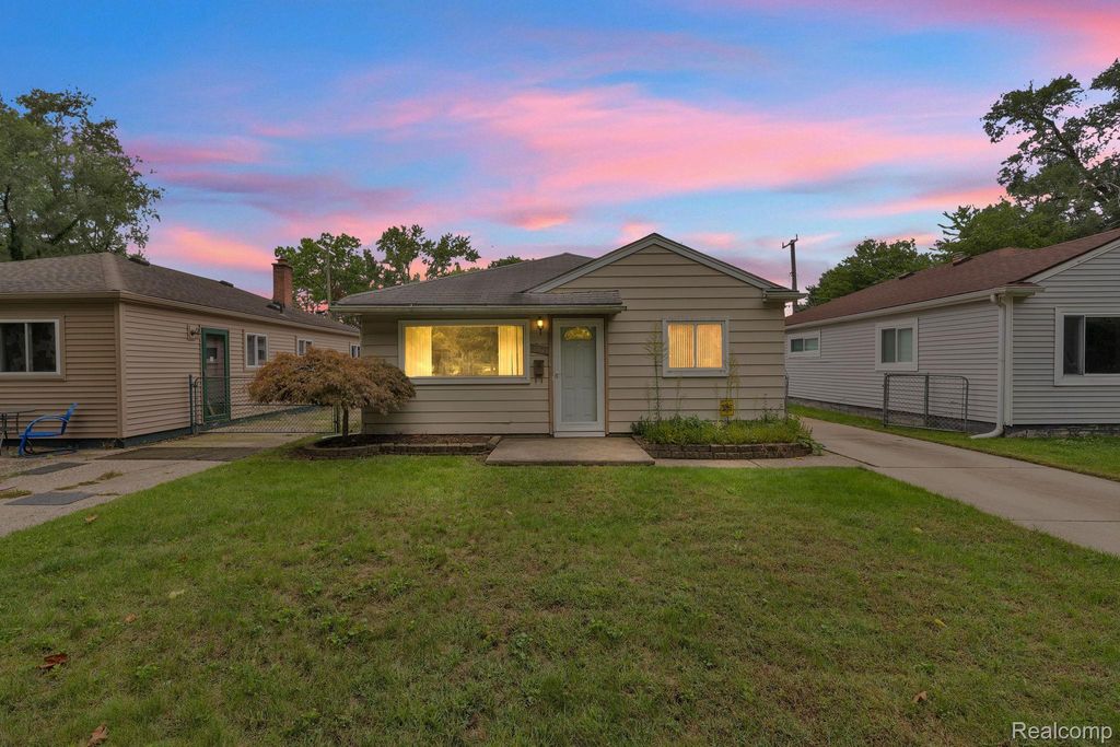 6571 N Highland Street, Dearborn Heights