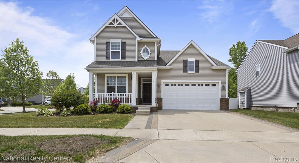 451 Goodrich, Wixom