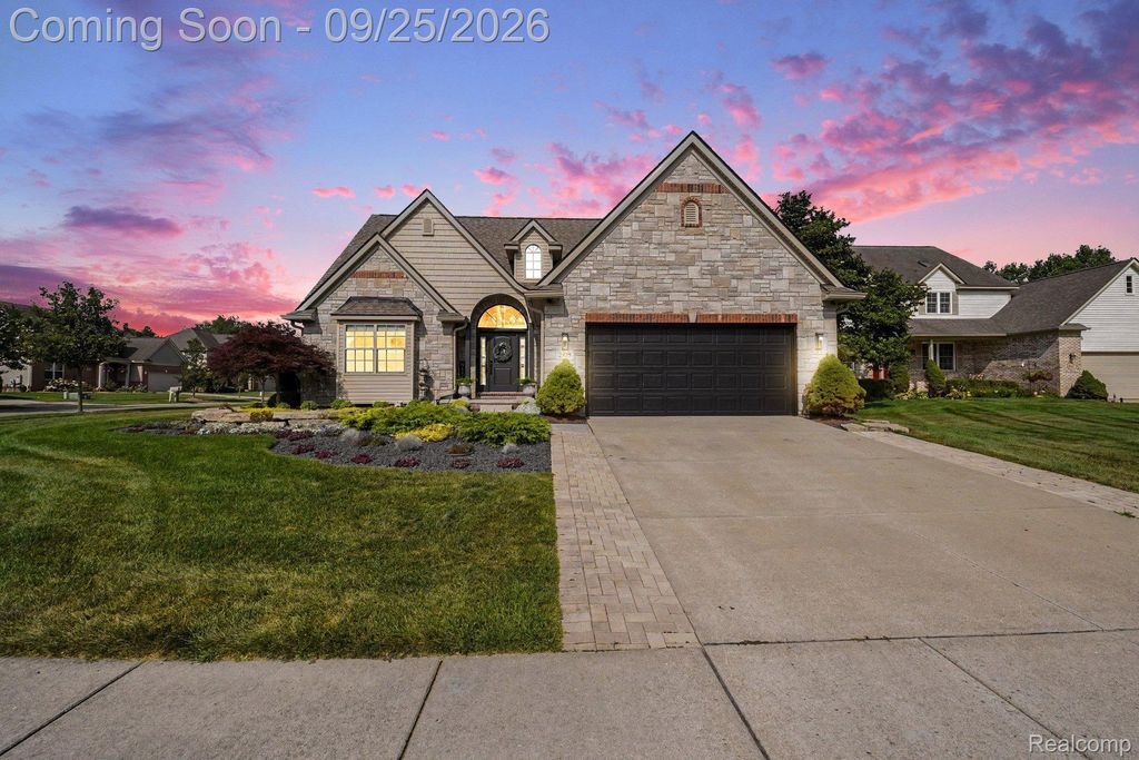2825 Alorington Lane, Commerce Twp