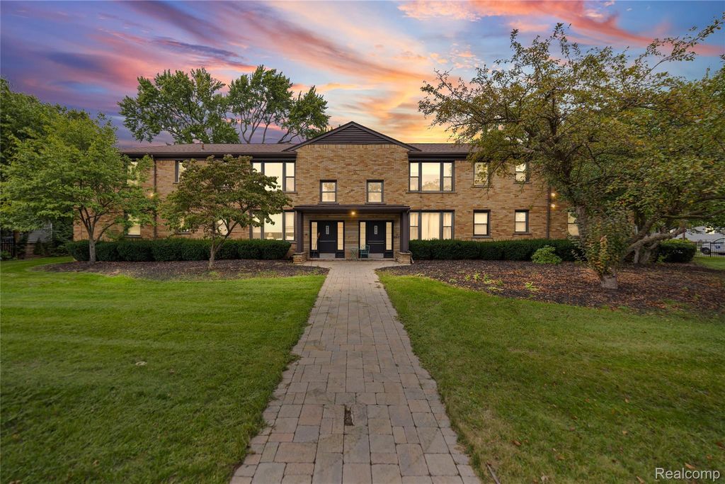 617 E Lincoln Avenue 5, Royal Oak