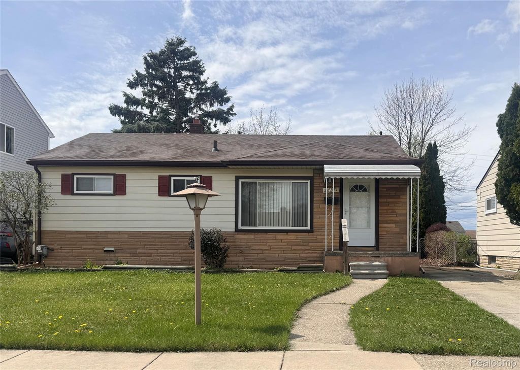 26371 Compson Street, Roseville