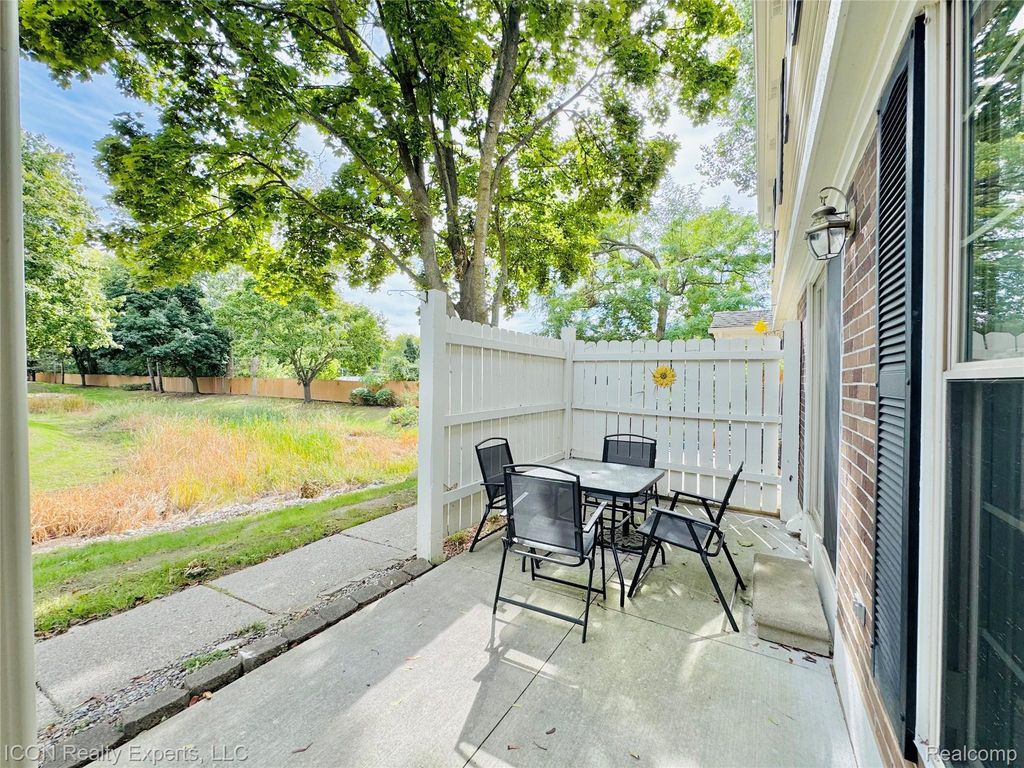 7633 Woodview Drive, Waterford