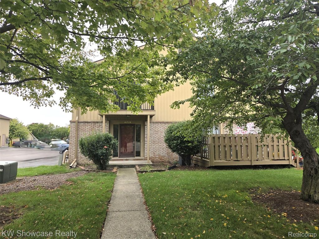41728 Bedford Dr 150, Canton