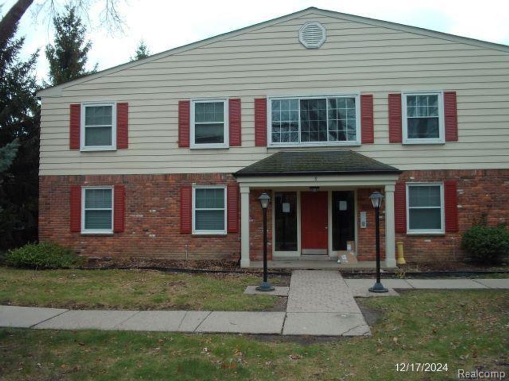 761 W Maple Road 54, Clawson