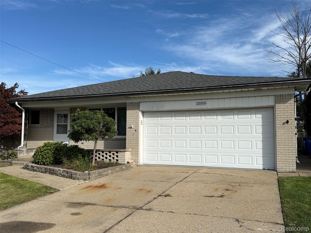 13505 Yvonne Drive, Warren