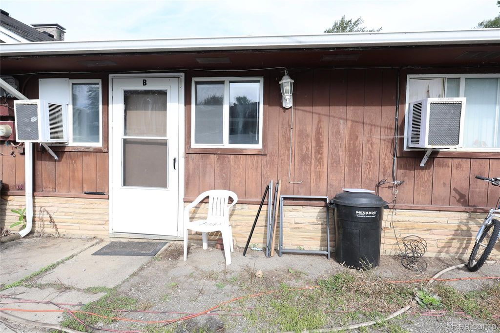 765 E Walled Lake Unit B, Walled Lake