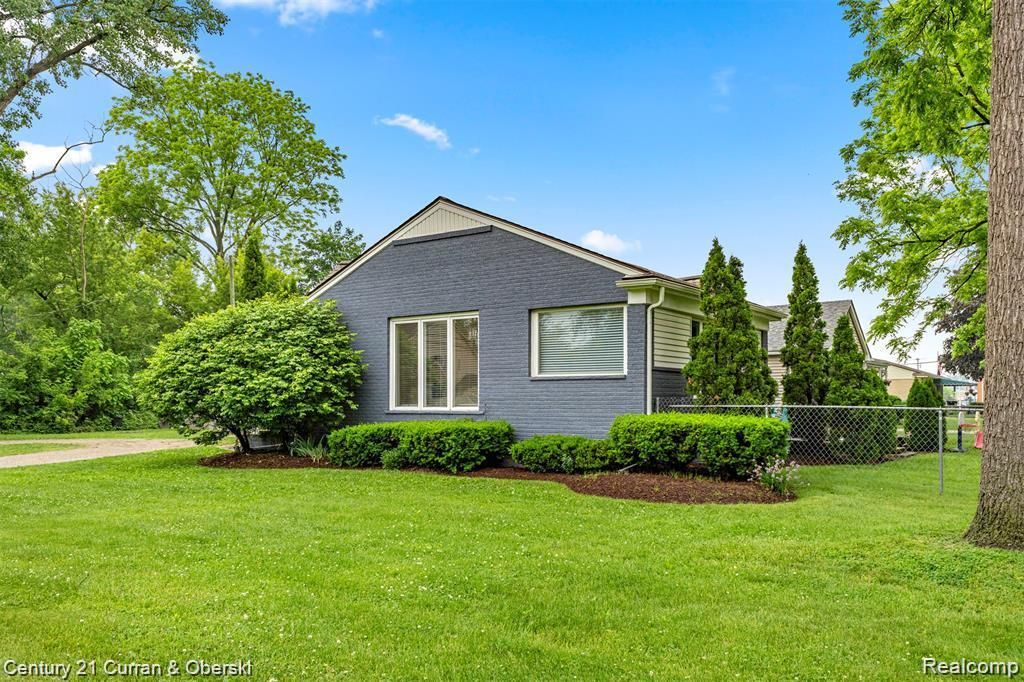 29118 Clarita Street, Livonia