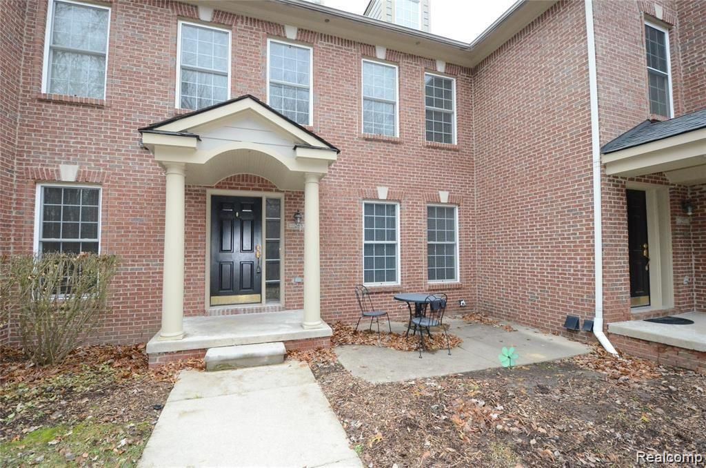 263 S Village Way 23, Canton