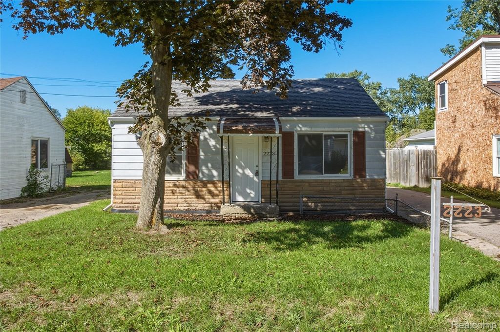 2223 E Bergin Avenue, Burton