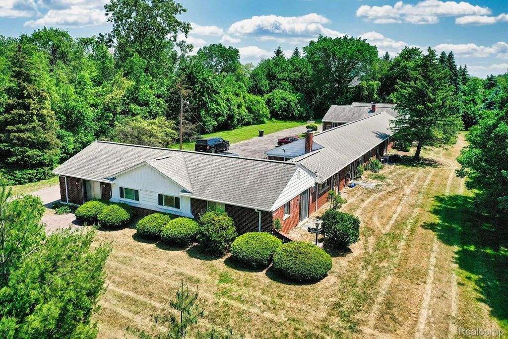 22000 Beck Road 102, Northville