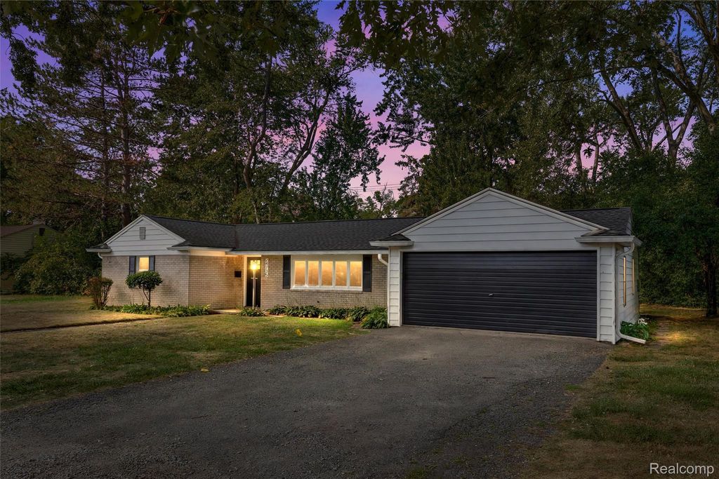 24735 Lathrup Boulevard, Southfield