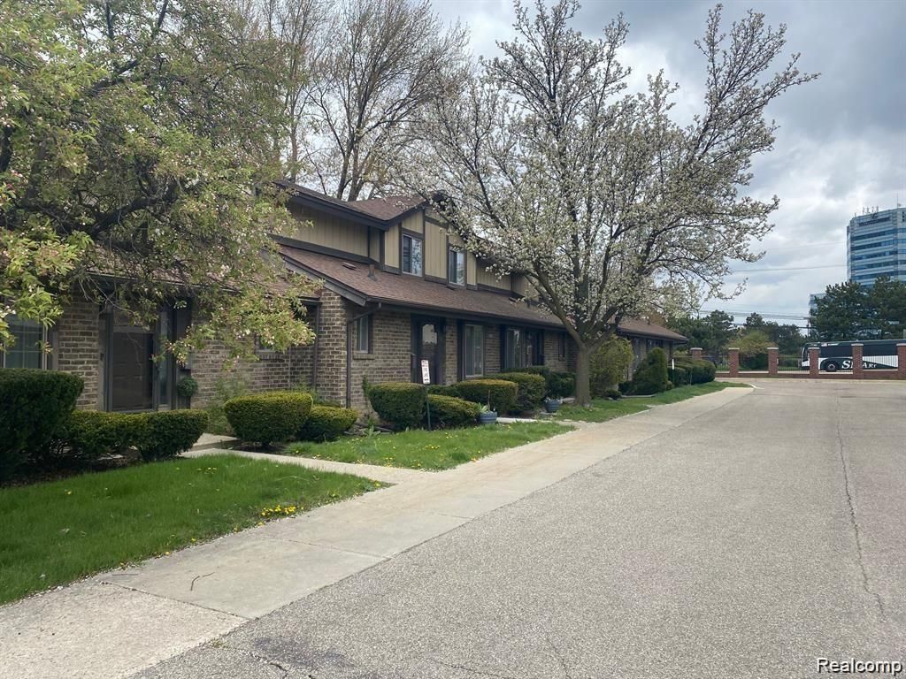 28129 Franklin Road 105, Southfield