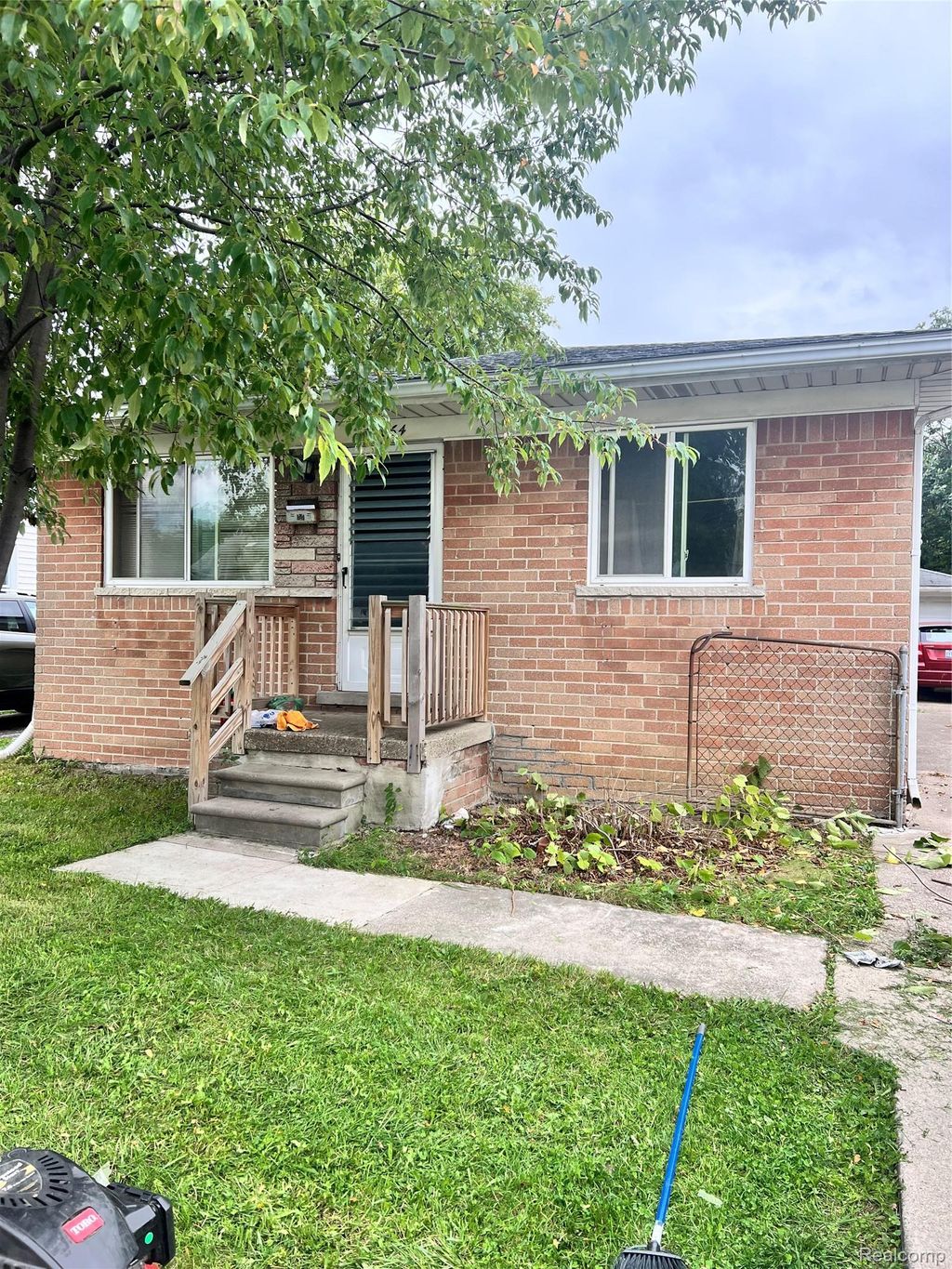 8064 Timken Avenue, Warren