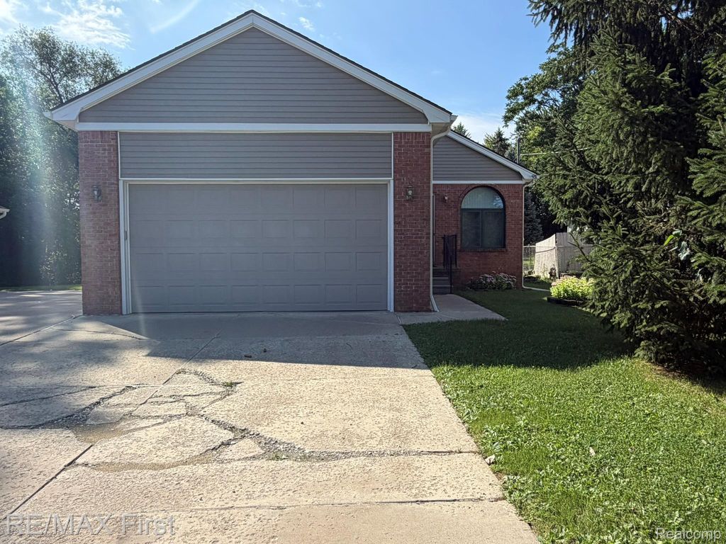 3055 W Auburn Road, Rochester Hills