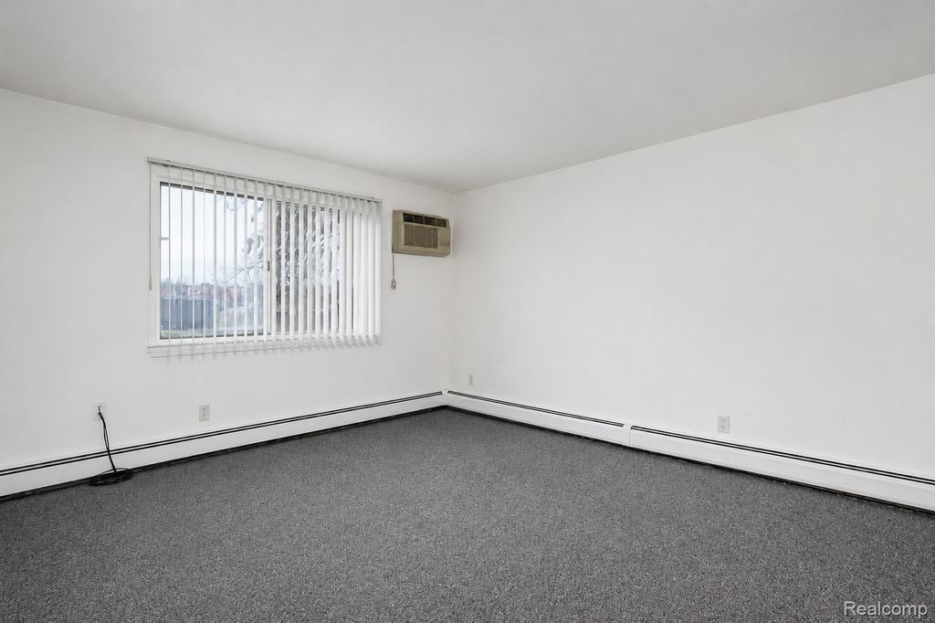 13337 W 9 Mile Road, Oak Park