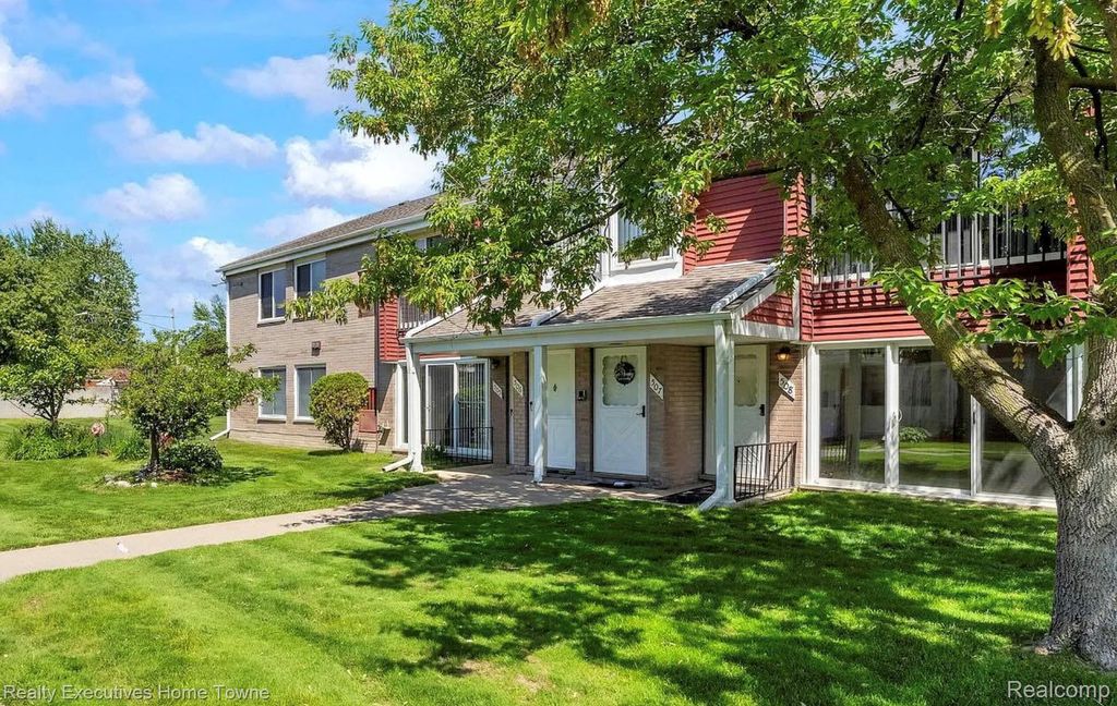 506 Sunset Lane 48, St. Clair Shores